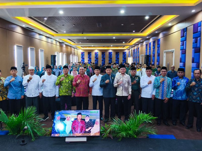 Zulfikar Anggota DPRD Prov. Bali bersama Pengurus Dewan Masjid Indonesia (DMI) Provinsi Bali di acara Musyawarah Wilayah (Musywil) pada Minggu, 24 Agustus 2025 di Quest San Hotel, Jalan Mahendradata No. 93 Denpasar. Photobali.okedaily.com/