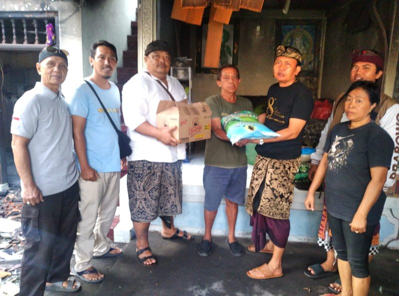 Penyerahan Bantuan Sembako kepada warga Tegal Kertha, Denpasar Barat yang rumah terbakar, 28 Agustus 2025 oleh DPD Gerindra Provinsi Bali. 