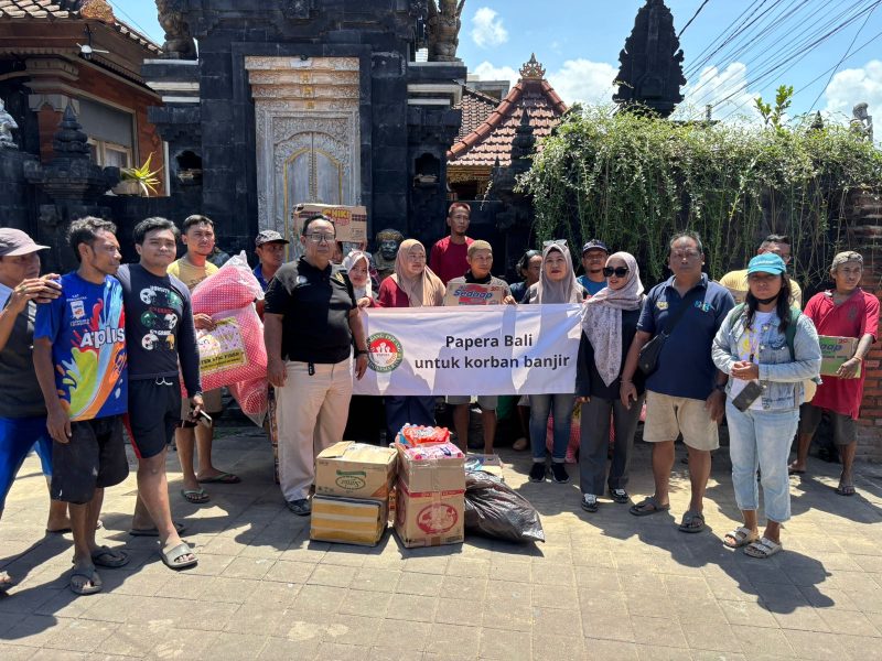 Travel Haji & Umroh Galang Saudi Salurkan Bantuan untuk Korban Banjir di Pulau Biak, Dauh Puri, Denbar, 14 September 2024.