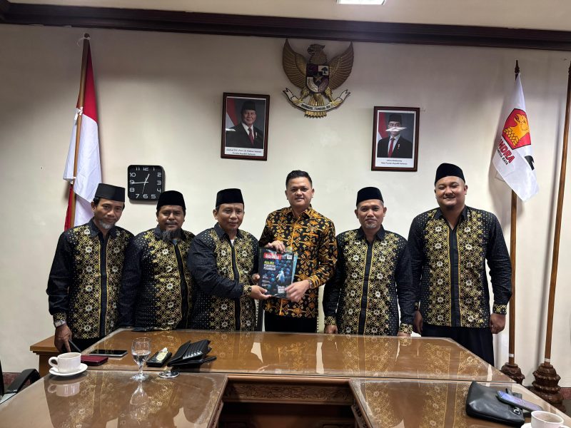 Dewan Pengurus Wilayah (DPW) Hidayatullah Provinsi Bali melakukan kunjungan silaturahim ke Kantor Dewan Perwakilan Rakyat Daerah (DPRD) Provinsi Bali pada Senin, 29 September 2025 di Ruangan Fraksi Gerindra, Panjer, Denpasar Selatan.  © Okedaily Bali 