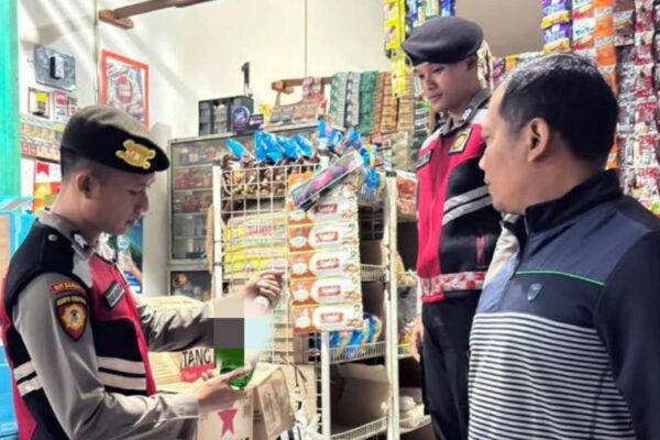 Personel Polda Bali melaksanakan patroli skala besar dalam Operasi Pekat Agung 2026, guna meningkatkan pengawasan dan menjaga situasi kamtibmas tetap kondusif di wilayah Bali. ©Okedaily Bali [Foto: Humas Polda Bali]