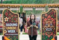 Kepala Dinas Koperasi, UKM dan Perdagangan Kabupaten Badung membuka pameran Badung UMKM Week 2026 di Fountain Stage Beachwalk, Kuta. ©Okedaily Bali/istimewa