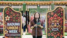 Kepala Dinas Koperasi, UKM dan Perdagangan Kabupaten Badung membuka pameran Badung UMKM Week 2026 di Fountain Stage Beachwalk, Kuta. ©Okedaily Bali/istimewa 
