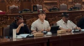 Gus Yoga (tengah) saat menyampaikan dorongan perluasan relaksasi BPHTB bagi pembeli rumah pertama dari kalangan generasi muda di Kota Denpasar. © OkeDailyBali [Foto: Istimewa]
