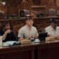 Gus Yoga (tengah) saat menyampaikan dorongan perluasan relaksasi BPHTB bagi pembeli rumah pertama dari kalangan generasi muda di Kota Denpasar. © OkeDailyBali [Foto: Istimewa]