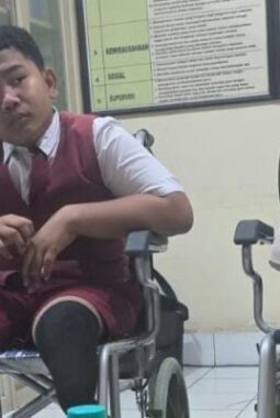 PT HRP Logistics Serahkan Bantuan Kursi Roda dan Meja Belajar untuk Siswa Berkebutuhan Khusus di SD 2 Kesiman Denpasar