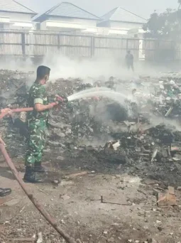 Kebakaran Hebat di Sunset Road Bali, Api Melalap Gudang Rongsokan hingga Permukiman