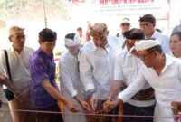 Made Muliawan Arya atau De Gadjah meresmikan Jembatan Situ Banda yang menghubungkan Desa Jinangdalem dengan Desa Penglatan, Kecamatan Buleleng, 6 September 2026 bersama Jajaran Pengurus HKTI Bali dan HKTI Buleleng. Foto: Istimewa. 
