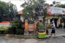 Anggota DPRD Denpasar Gus Yoga soroti kondisi Puskesmas II Denpasar Selatan yang dinilai sudah sempit dan perlu direlokasi ke lahan yang lebih layak. ®okedailybali [Foto: Istimewa]