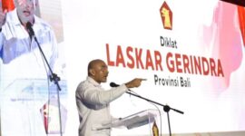 De Dadjah memberikan arahan Laskar Gerindra Bali 2026 tegaskan pembinaan disiplin, kebersamaan dan pengabdian sebagai jati diri kader. ®okedailybali [Foto: Dok. Gerindra Bali]
